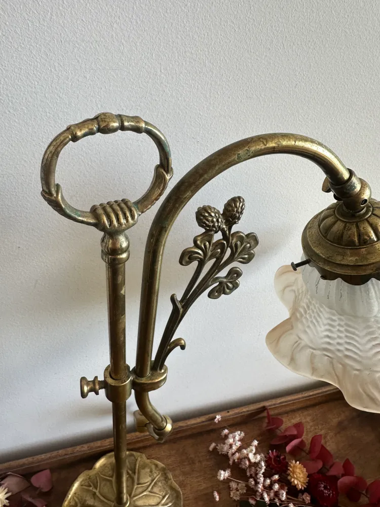 Lampe de bureau style art récent globe tulipe