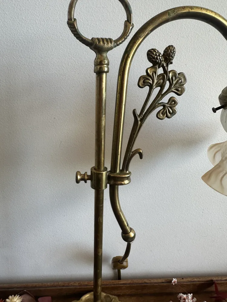 Lampe de bureau style art récent globe tulipe