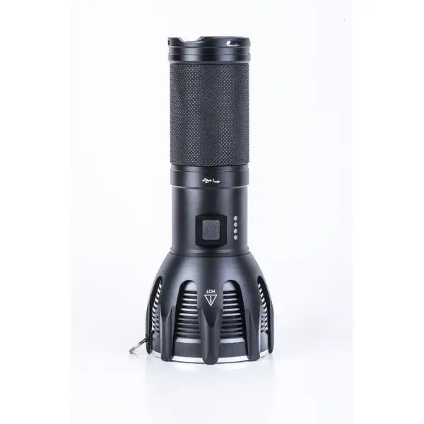 Projecteur LED SAINT TORCH 30 V2.0, 8 000 lumens (batterie incluse)