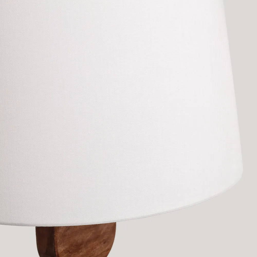 Lampadaire Dagmar en bois avec éclairage LED intégré avec revêtement anti-rayures