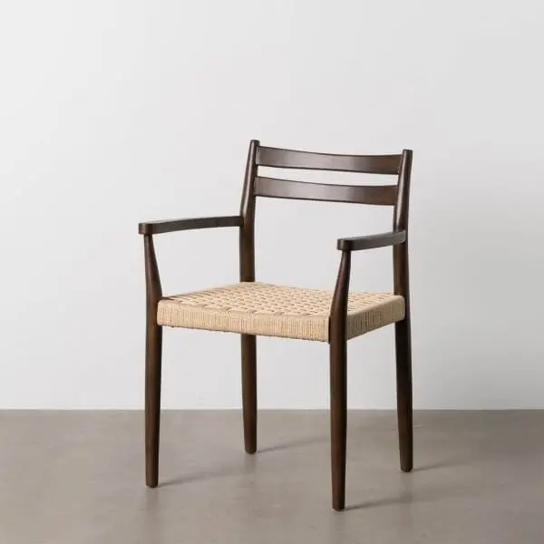 Support réglable pour Chaise Scandinave à Accoudoirs en Bois Brun et Fibre Tressée
