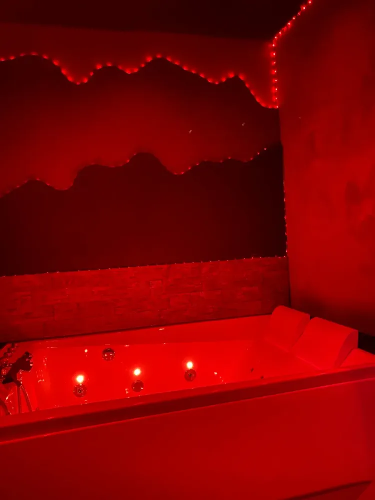 la lovecoquine chez loveroom Toulon pour Format A4