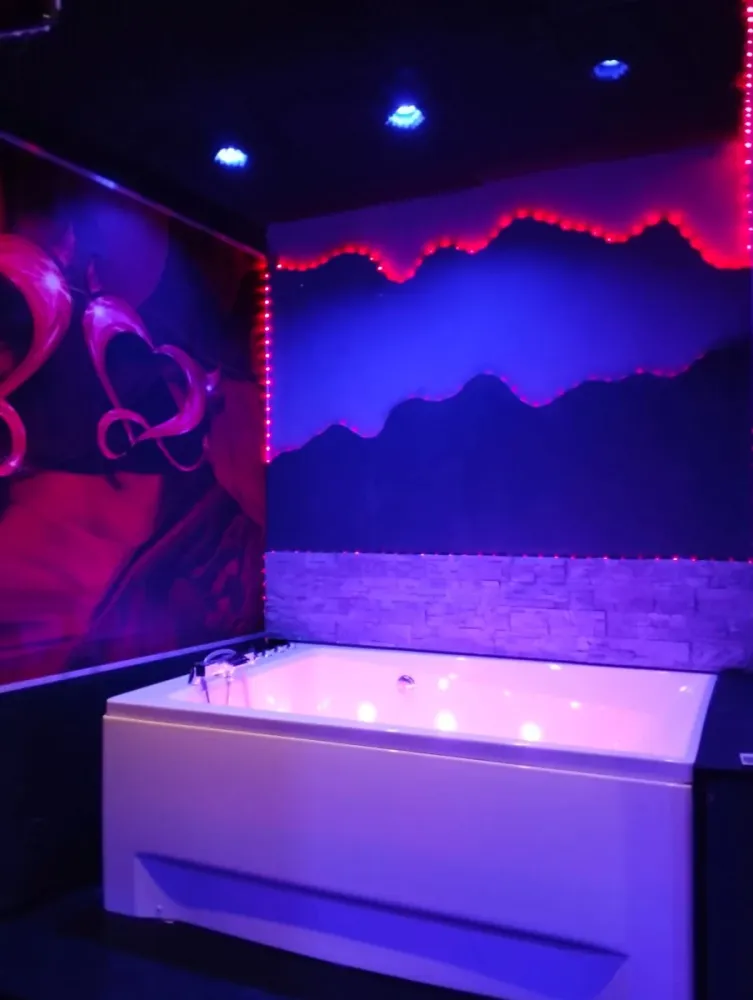 Machine à Affranchir la lovecoquine chez loveroom Toulon
