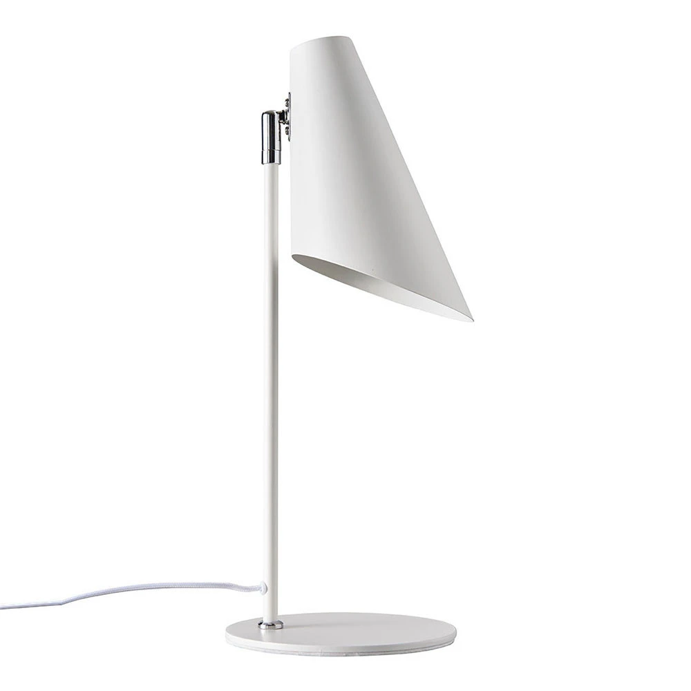 Dyberg Larsen Cale lampe à poser en métal blanche avec câble management