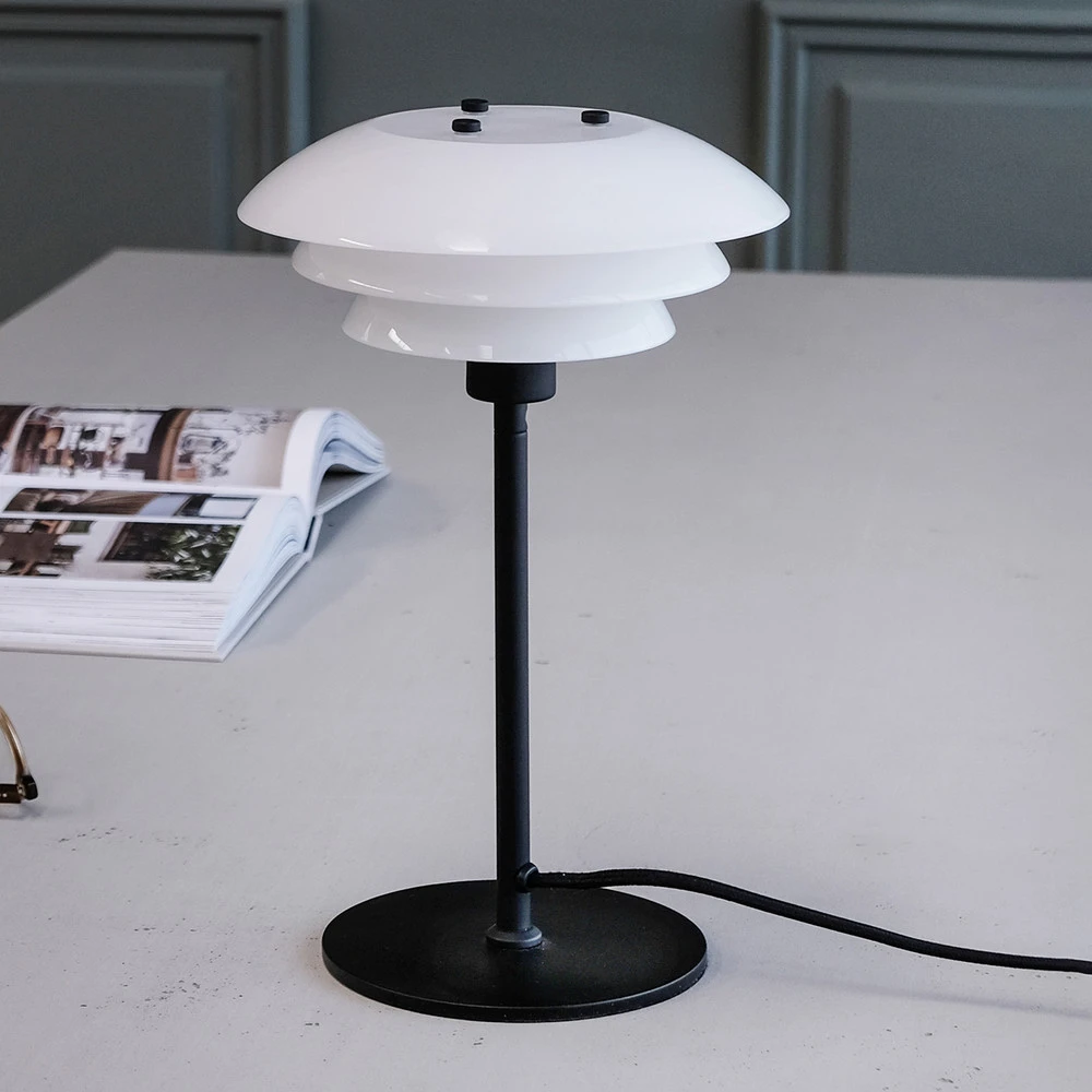 Dyberg Larsen DL20 lampe à poser verre noir pour espace ouvert