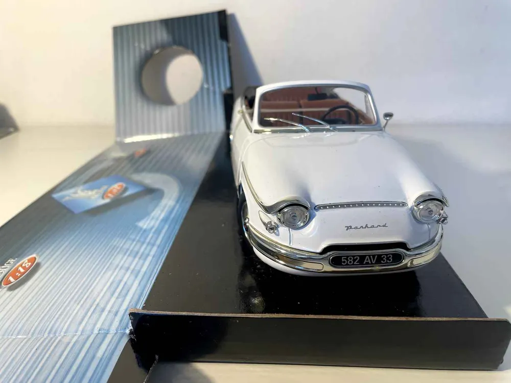 Panhard PL17 cabriolet blanche (Solido référence 8174) - Echelle 1/18ème