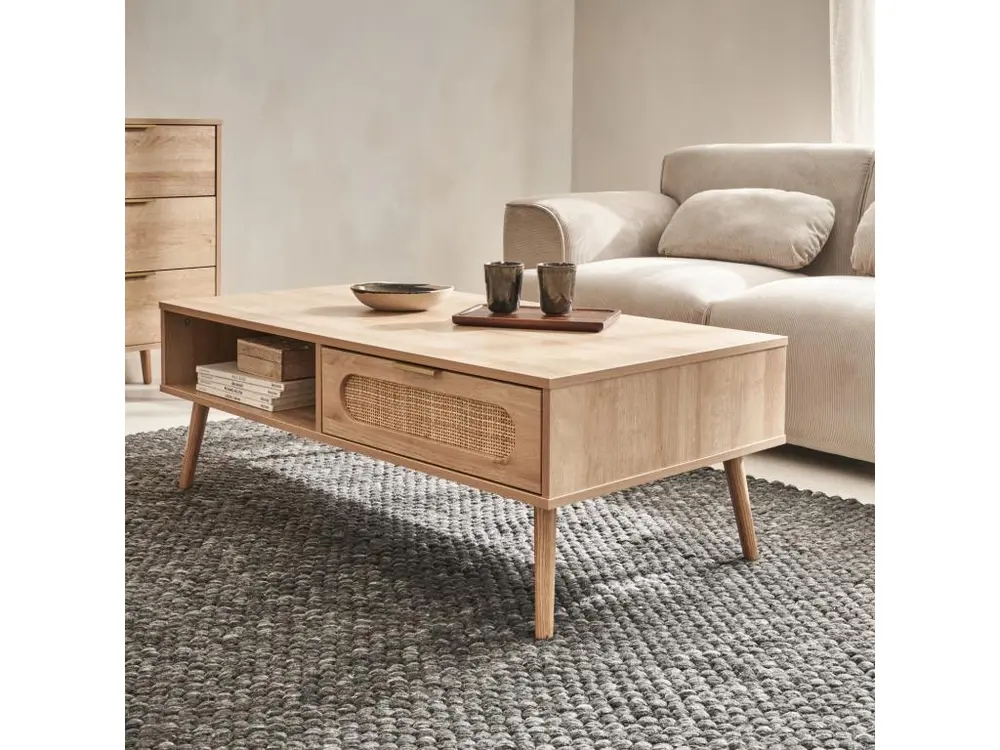 Table basse. Eva. scandinave en cannage arrondi et en décor bois. 1 tiroir réversible L110 x l59 x H39cm