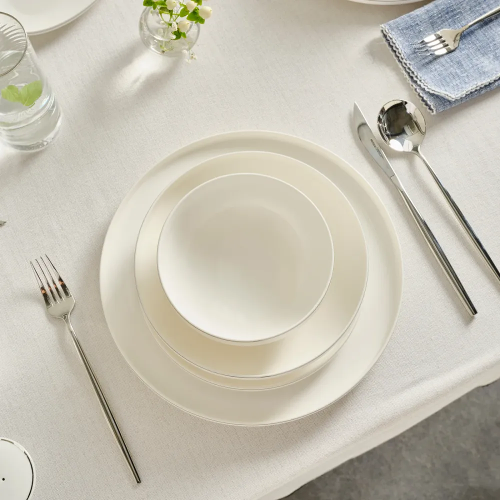 Karaca Red Carpet Collection Stream Bone Merope Service de Table 53 pièces pour 12 personnes Platine avec Roulettes Bloqua...