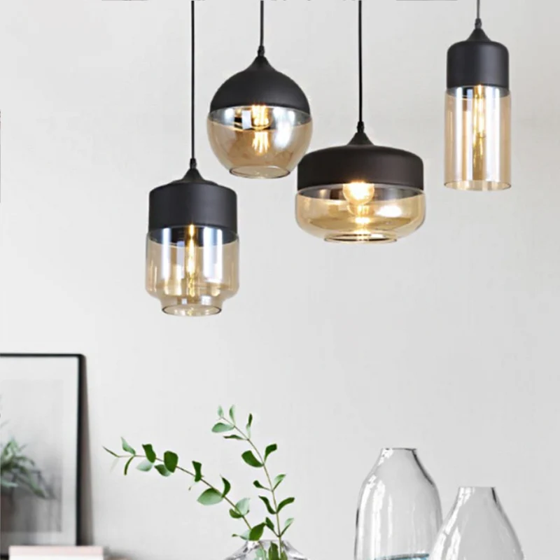 1-Licht-Restaurant-Downlight-moderne schwarze Pendelleuchte mit Glasschirm aus klarem Glas avec tablette inclinable