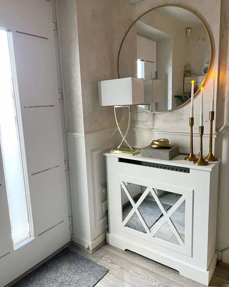 Lampe à poser dorée et blanche YASUNI avec freins de roue