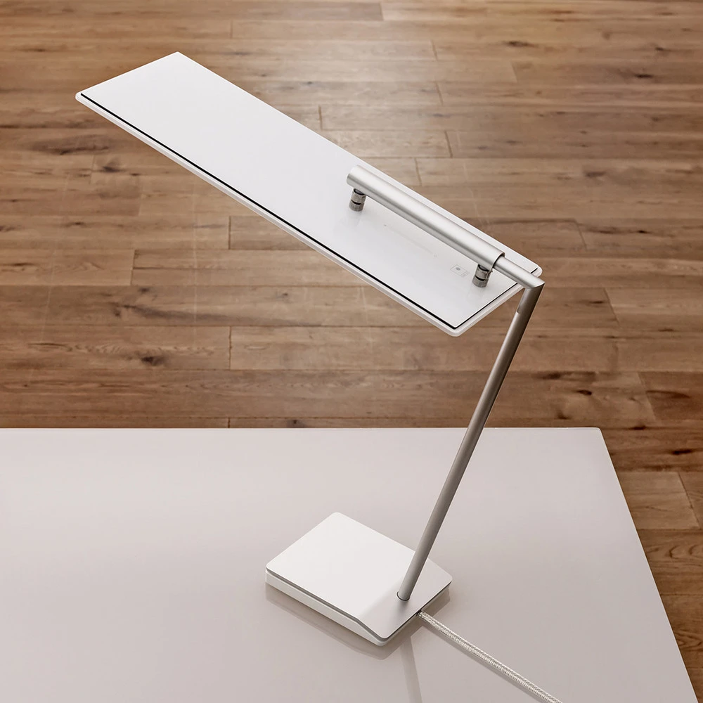 Lampe de bureau OLED blanche OMLED One d3 à température de couleur ajustable