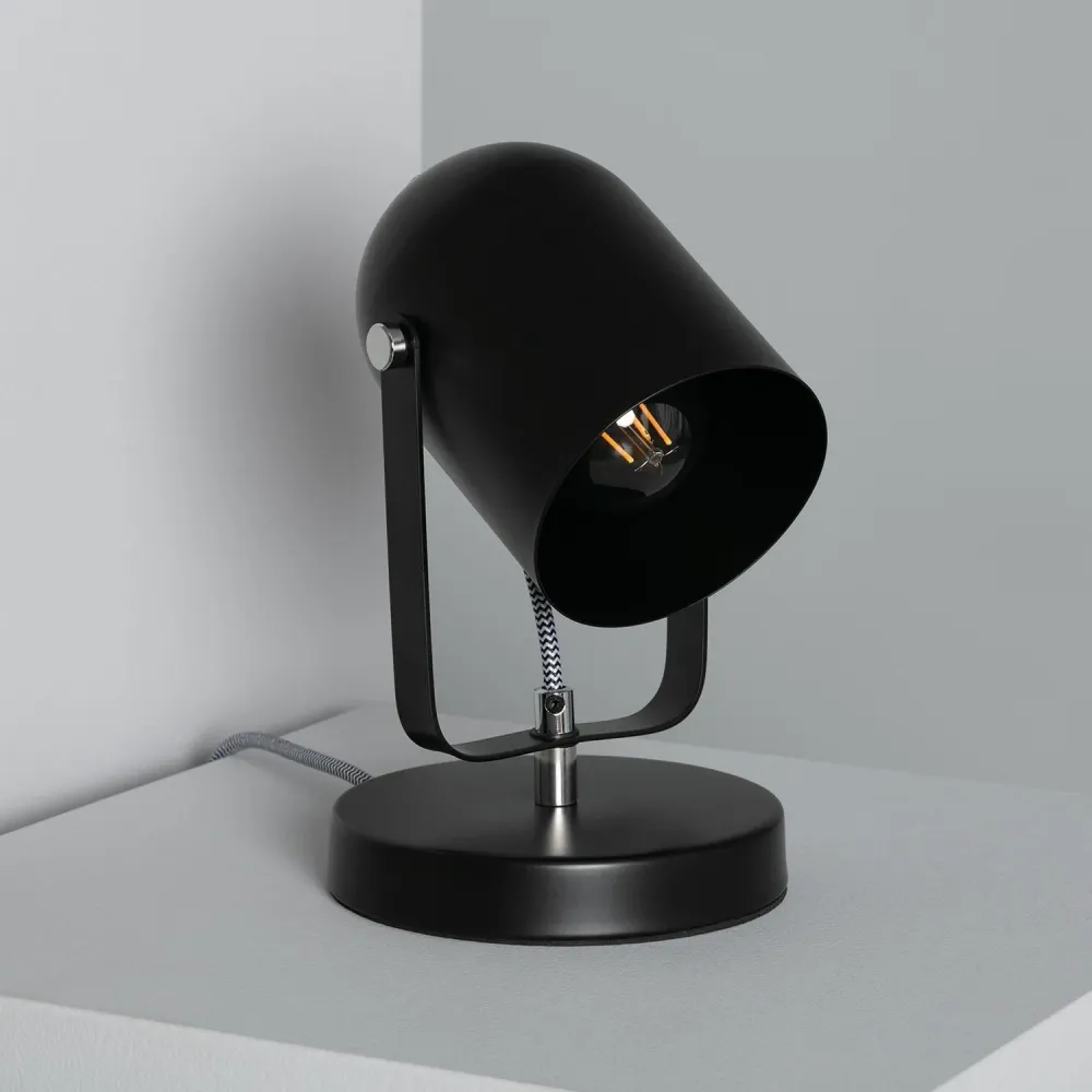 Source lumineuse sans ombre Lampe de bureau en métal avec éclairage LED Pomader