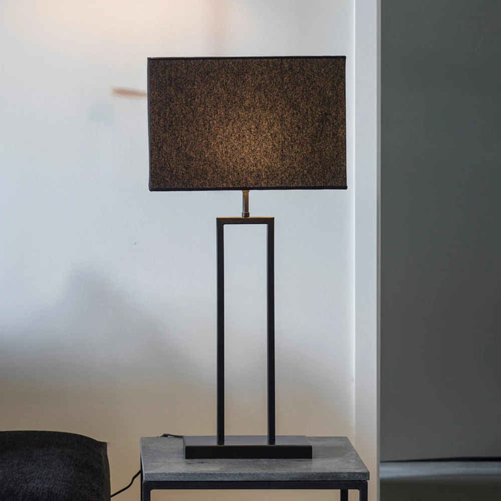 Ensemble ergonomique PR Home Rod lampe à poser entièrement noire