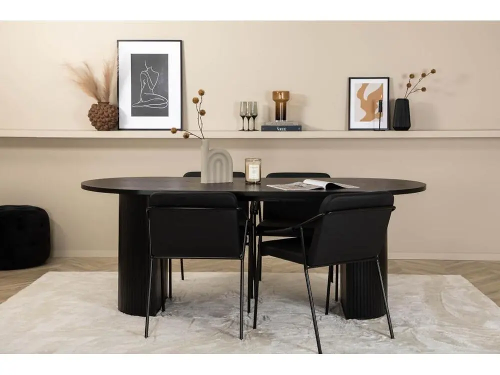 Table avec passe-câbles BiancaBL ensemble table, table noir et 4 Tvist chaises Similicuir PU noir.