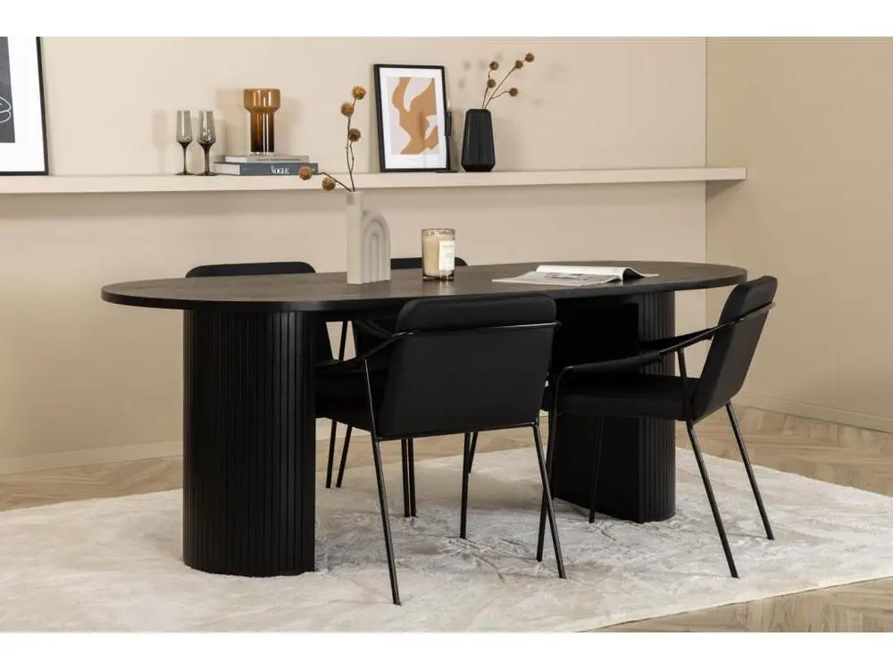 Table avec passe-câbles BiancaBL ensemble table, table noir et 4 Tvist chaises Similicuir PU noir.