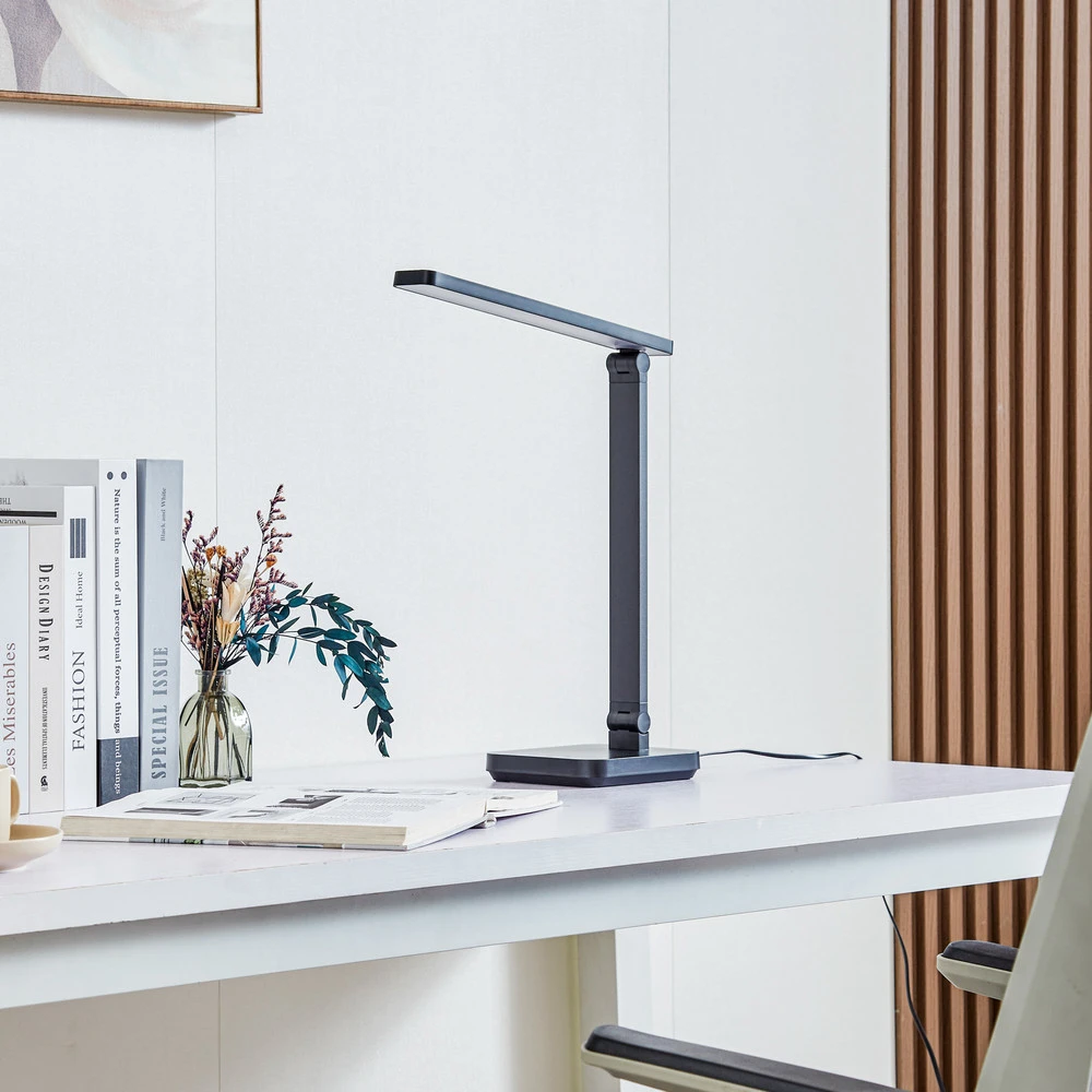 Lampe de bureau LED Lindby Rylas, noir, USB, CCT avec finition anti-poussière