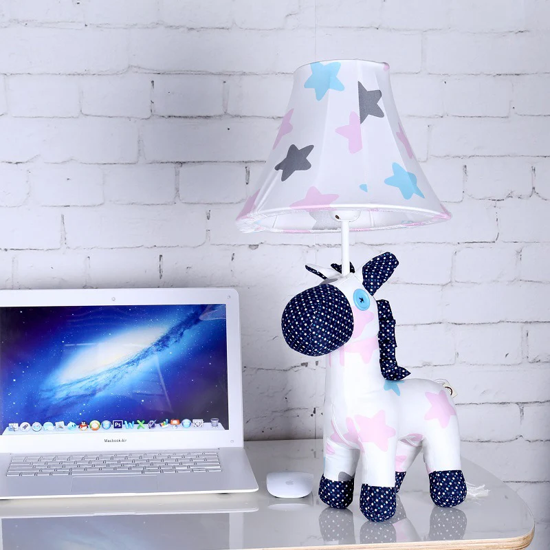Lampe de bureau Pony en tissu avec abat-jour conique et motif étoile/feuille d'érable, lampe de bureau à 1 lumière de dess...