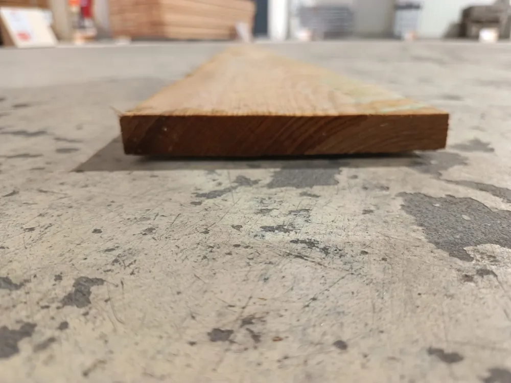 Planche pin classe 3 vert - 18x150 - L=2,5m (déclassé - ne pas recourir à en structurel)