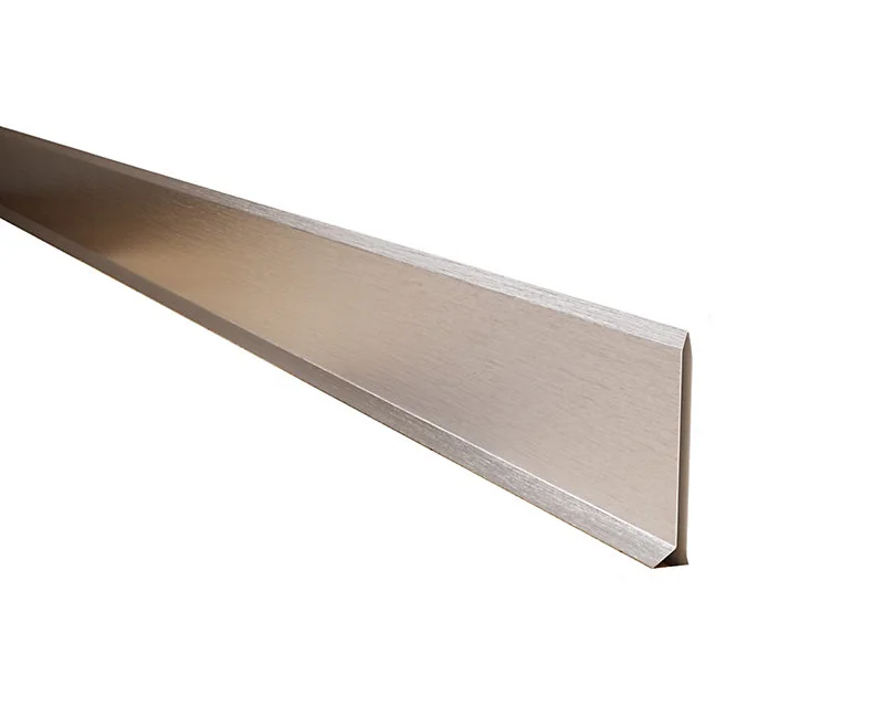 Plinthe décorative pour mur Ilcom F Argent satiné - 80mm x 2700mm x 0,65 ep.