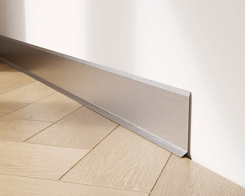 Plinthe décorative pour mur Ilcom F Argent satiné - 80mm x 2700mm x 0,65 ep.