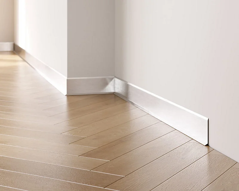 Plinthe décorative pour mur Ilcom F Argent satiné - 80mm x 2700mm x 0,65 ep.