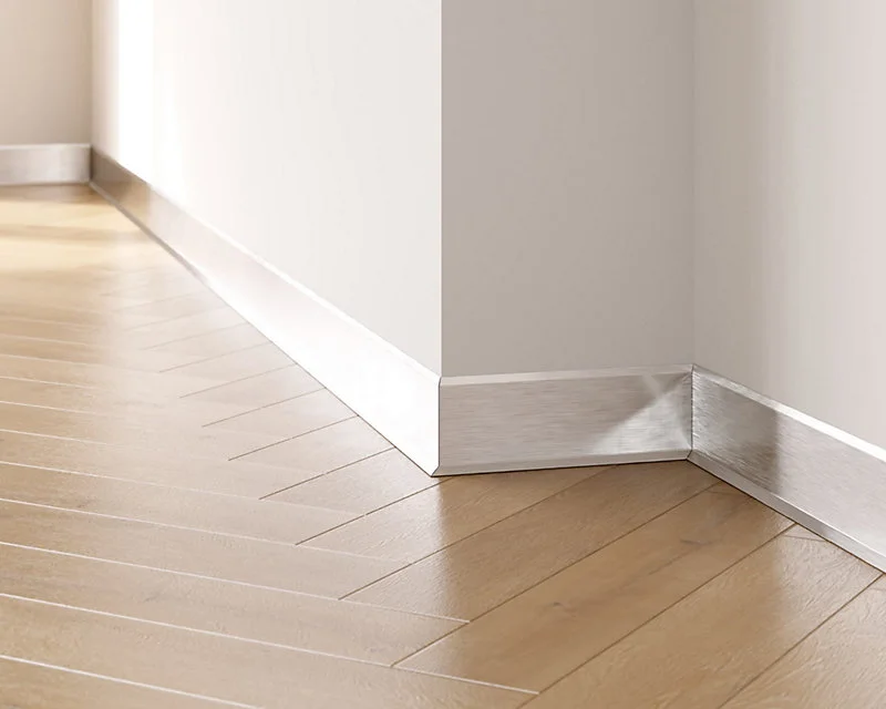 Plinthe décorative pour mur Ilcom F Argent satiné - 80mm x 2700mm x 0,65 ep.