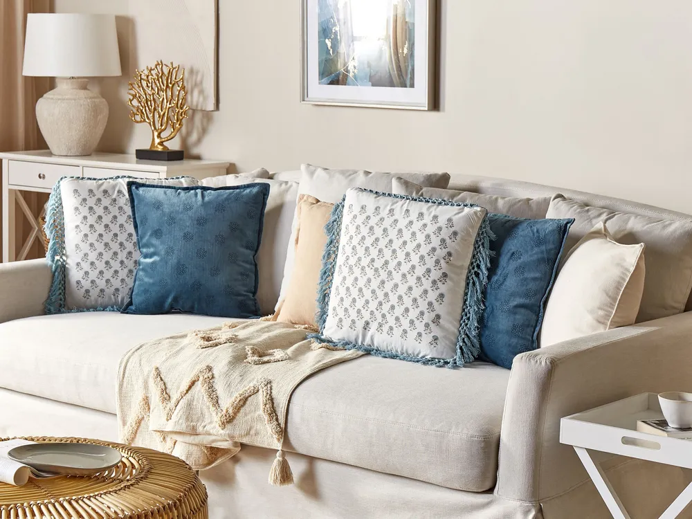 Fringed Coton doux Cushion Floral Pattern 45 x 45 cm White and Blue PALLIDA