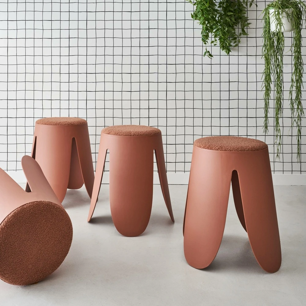 Set de 4 tabourets empilables terracotta. Bouclette texturée. Niki. Ø30 / 44 x h46cm