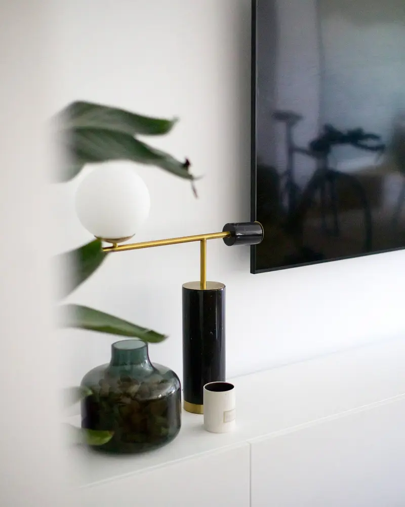 Lampe à poser en marbre noir et doré HONDO Charge max 50 kg