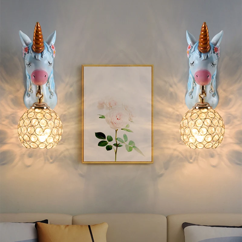 Lampe murale licorne de dessin animé, éclairage mural de chevet en résine avec abat-jour Globe évidé
