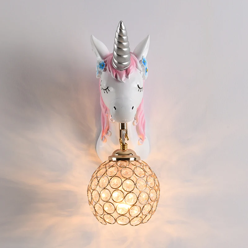 Lampe murale licorne de dessin animé, éclairage mural de chevet en résine avec abat-jour Globe évidé