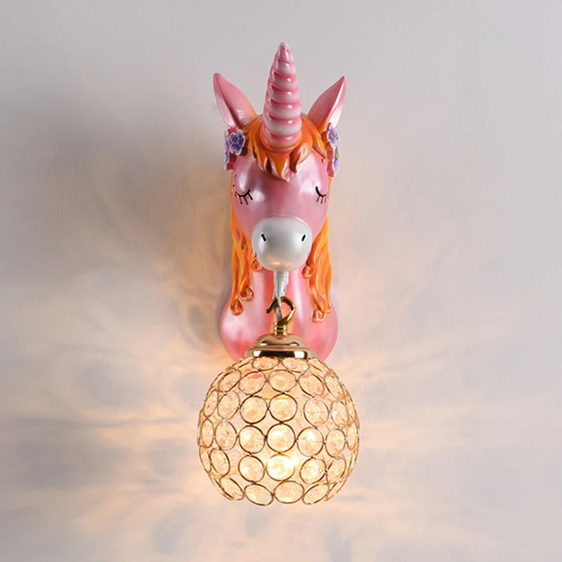 Lampe murale licorne de dessin animé, éclairage mural de chevet en résine avec abat-jour Globe évidé