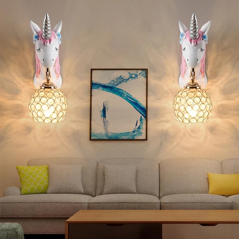 Lampe murale licorne de dessin animé, éclairage mural de chevet en résine avec abat-jour Globe évidé