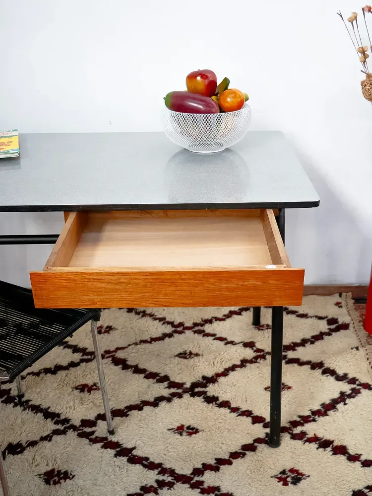 Yvan, le bureau en formica N°484 Brotix