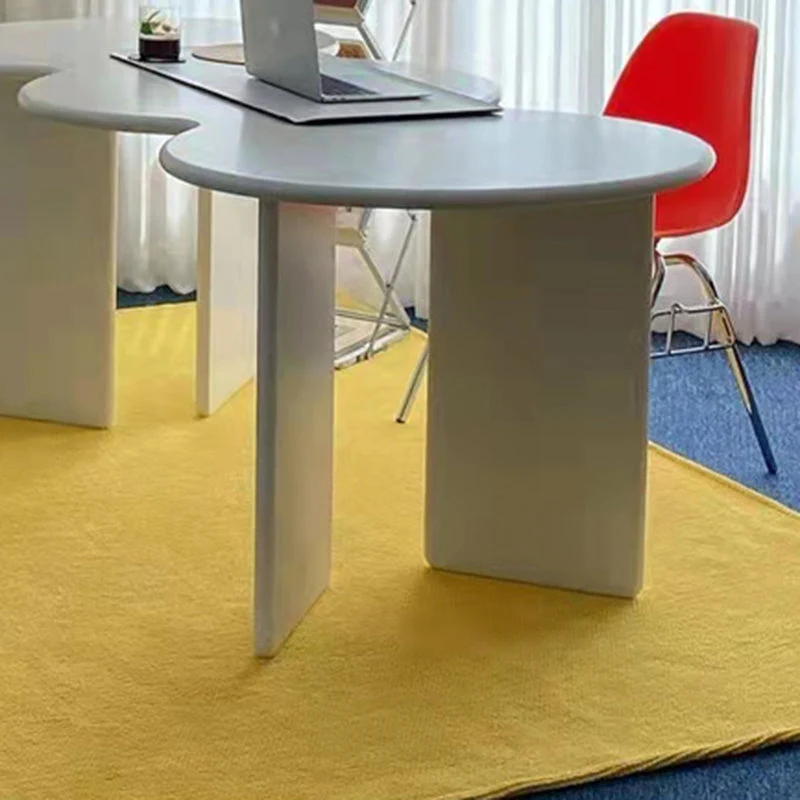 Bureau de bureau en bois de forme irrégulière, bureau d'écriture blanc/noir/jaune pour le bureau Clearhalo