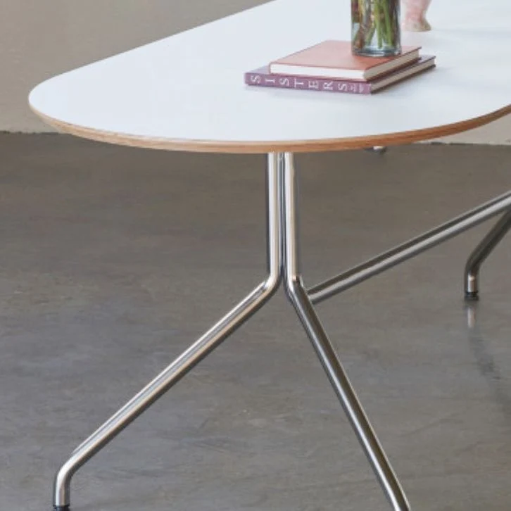 Bureau d'écriture en bois ovale de bureau contemporain de 34 pouces de large Clearhalo