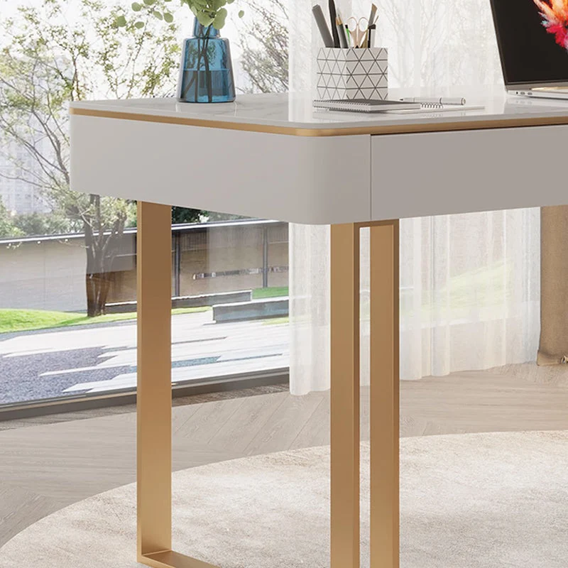 Bureau d'écriture Glam avec plateau en ardoise, 5 tiroirs et base dorée Clearhalo
