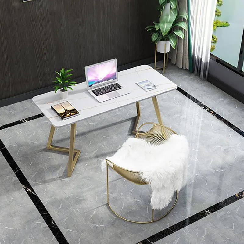Bureau d'écriture rectangulaire en marbre Glam avec pieds en métal Clearhalo