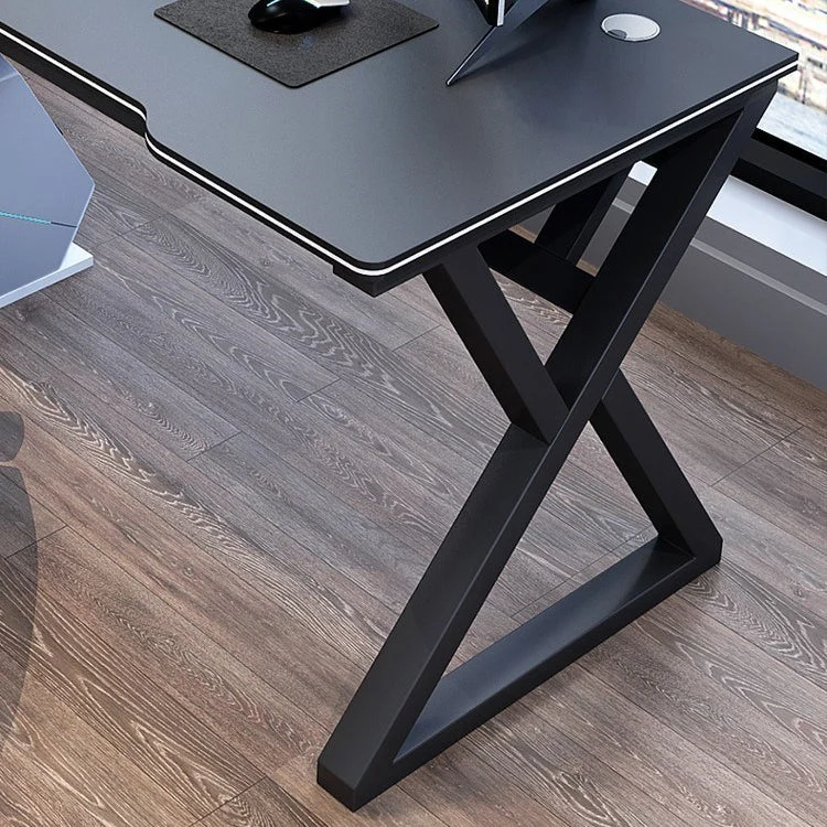 Bureau d'ordinateur avec plateau en bois manufacturé, base en acier industriel avec gestion des câbles Clearhalo