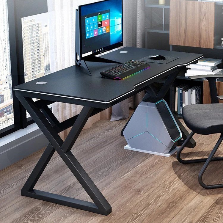 Bureau d'ordinateur avec plateau en bois manufacturé, base en acier industriel avec gestion des câbles Clearhalo