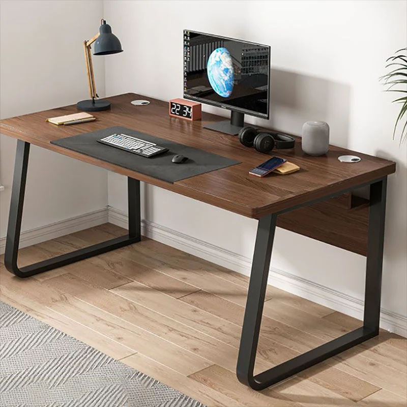 Bureau d'ordinateur rectangulaire en bois au fini antique avec pieds en métal Clearhalo