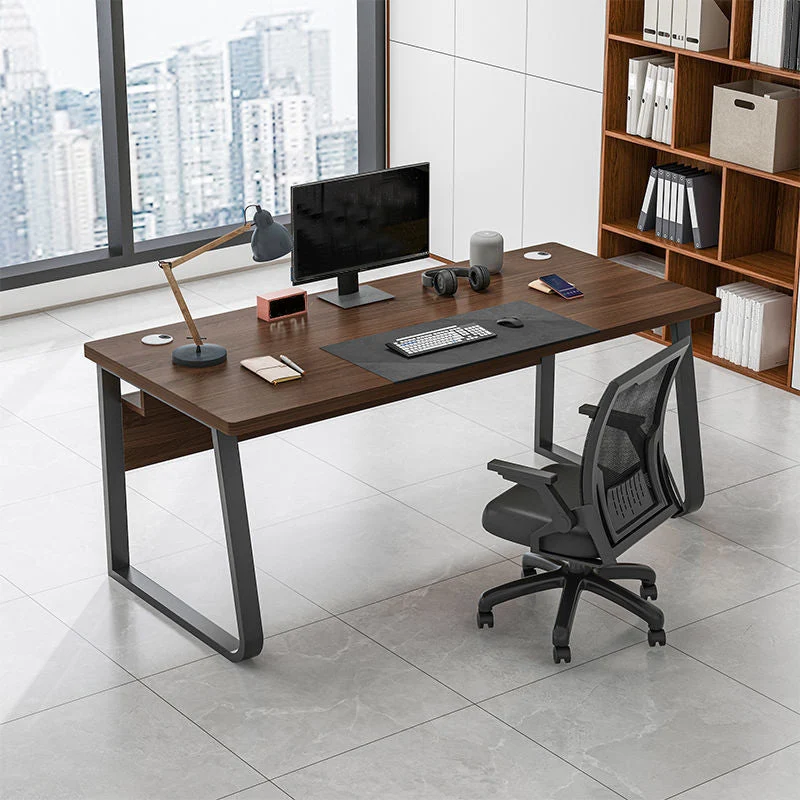 Bureau d'ordinateur rectangulaire en bois au fini antique avec pieds en métal Clearhalo