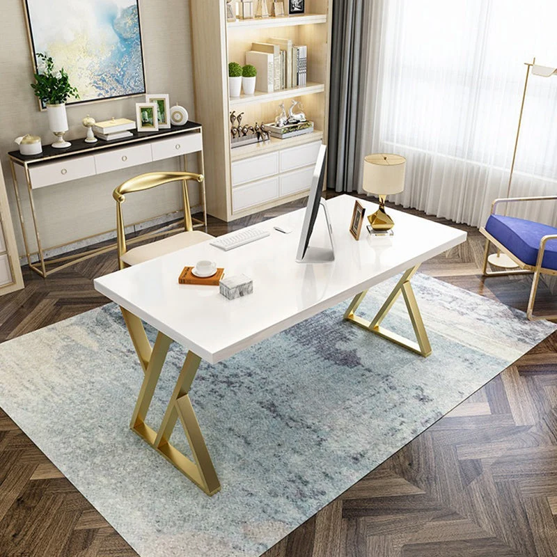 Bureau en fer et en pin avec tréteau de bureau doré et blanc Clearhalo