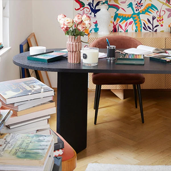 Bureau de forme ovale moderne Bureau d'écriture en bois pour chambre à coucher Clearhalo