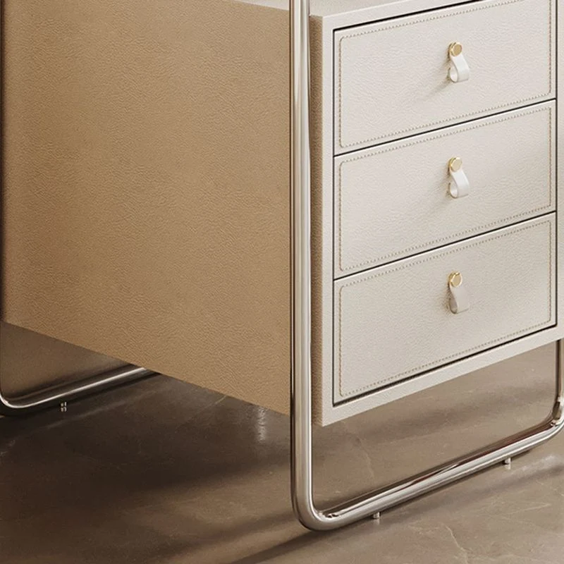 Bureau Glam à base d'acier inoxydable, bureau d'écriture à domicile en cuir avec selle Clearhalo