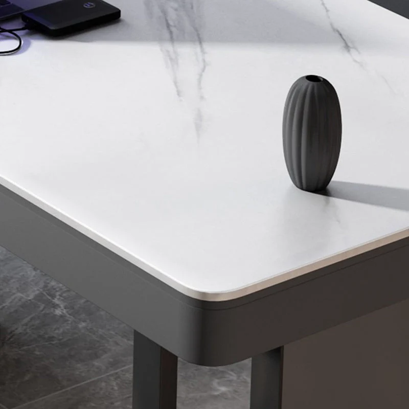 Bureau gris et blanc avec classeur, gestion des câbles Clearhalo