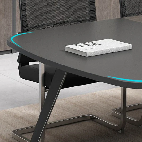 Bureau incurvé Cappuccino avec pieds en métal, bureau en métal et bois artificiel Clearhalo