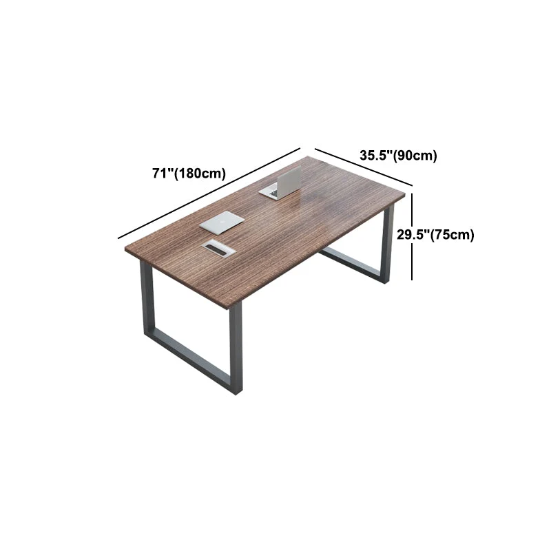 Bureau rectangulaire en bois de fabrication industrielle avec base en métal Clearhalo