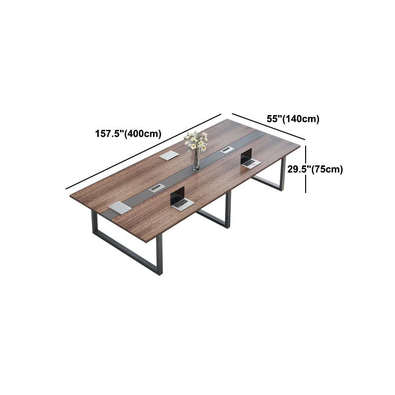 Bureau rectangulaire en bois de fabrication industrielle avec base en métal Clearhalo