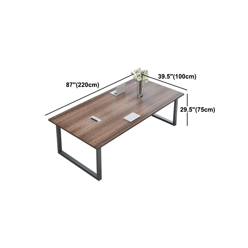 Bureau rectangulaire en bois de fabrication industrielle avec base en métal Clearhalo